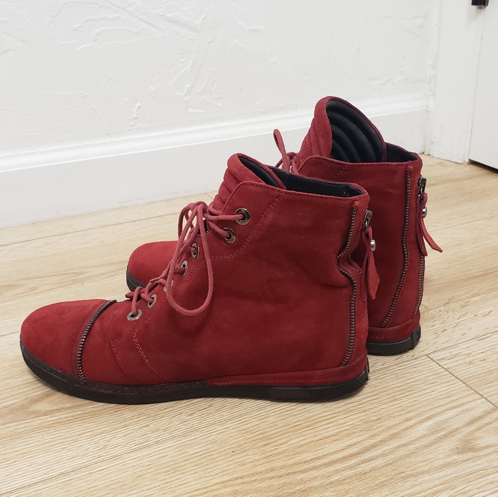 Stuart Weitzman ankle burgundy boots with zippers size 8